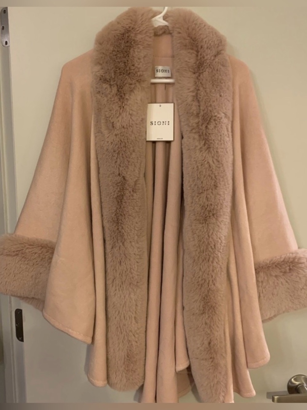 Sioni Dusty Pink Faux Fur Trim Capelet